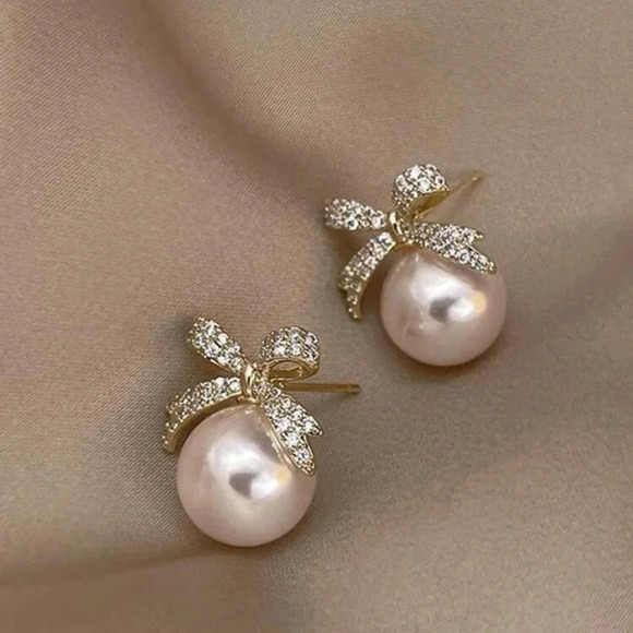 Rhinestone Bow & Faux Pearl Design Stud Earrings NEW - Picture 3 of 7